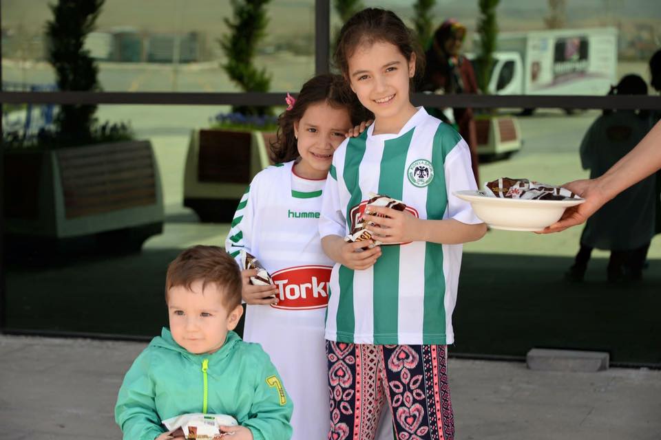 12numara_mehmet's tweet photo. 🟢⚪️ KONYASPOR İÇİN TARİHİ FIRSAT!

⚡️ 42 bin taraftarınızın önünde şampiyonu belirleyip tarihe geçmek tamamen sizin elinizde.

⚡️ Alacağınız bir beraberlik sizi ligde tutar fakat, sizi kimse konuşmaz.

⚡️ Alacağınız bir galibiyet ise uzun yıllar hafızalardan silinmeyecek.

⚠️ Abdülkerim Bardakçı'nın, Rams Park'ta attığı gol sonrasında Konyaspor tribünlerine yaptığı terbiyesizliği unutma!

⚠️ Abdülkerim Bardakçı'nın maç sonu küstahça yaptığı "Konya takımı" açıklamasını unutma!

⚠️ Muslera'nın, Konyaspor tribünlerine yaptığını unutma!

⚠️ Kadıköy'de oynanan maç sonrasında Galatasaray taraftarlarının nelerle itham ettiğini unutma!

⚒️ ŞEHRİNİZ İÇİN, ARMANIZ İÇİN, GURURUNUZ İÇİN ÇIKIN SAHAYA, BU TARİHİ FIRSATI KAÇIRMAYIN @konyaspor