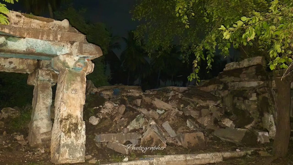 The historic mantapas along Hampi's Rathabidi Street have collapsed due to heavy rains over the past 15 days in Vijayanagara district. The Archaeological Survey of India (ASI) has neglected the upkeep of Hampi. @ASIGoI