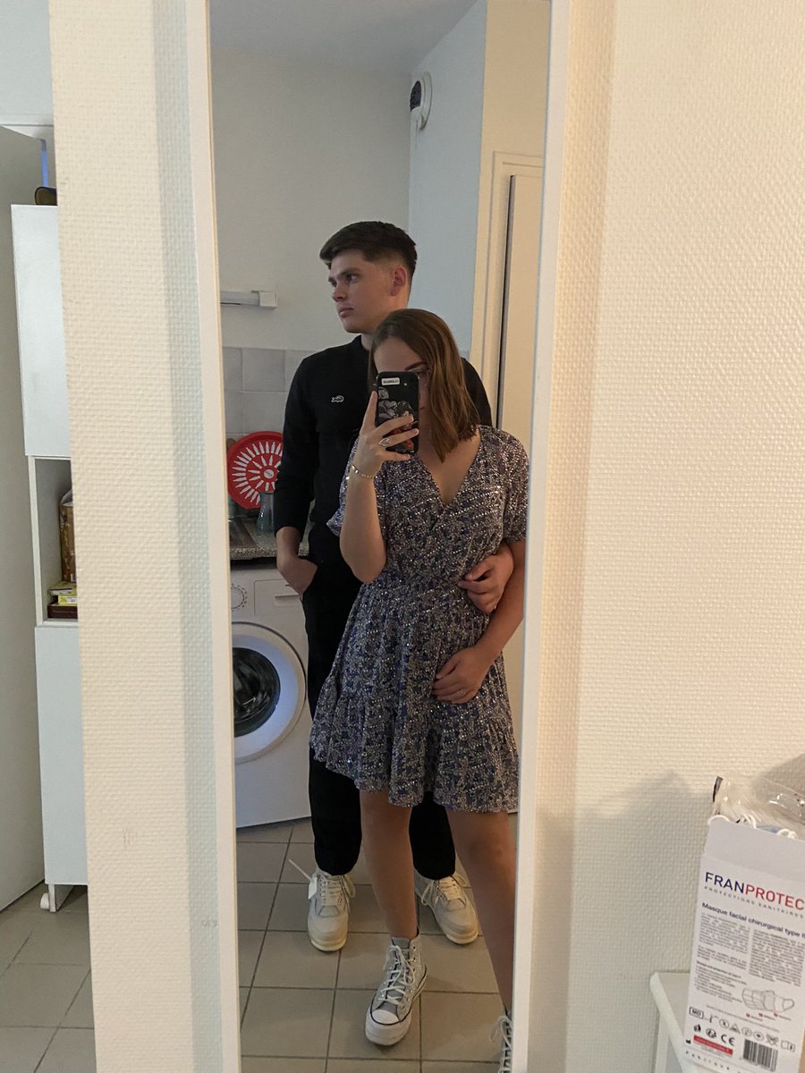 NotInfinito's tweet image. Bonjour de moi et une fan de Foggia 🥰
C’est malheureux mais on choisit pas qui on supporte…