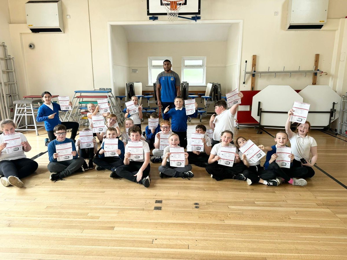 🏫 Longtoft Primary Year 5 pupils received tickets for our next home game after completing six weeks of our primary RL programme! 👏👏 If your school is interested in working with the Dons for the 24/25 school year, contact josh.riding@clubdoncaster.co.uk 🔵 #COYD 🟡