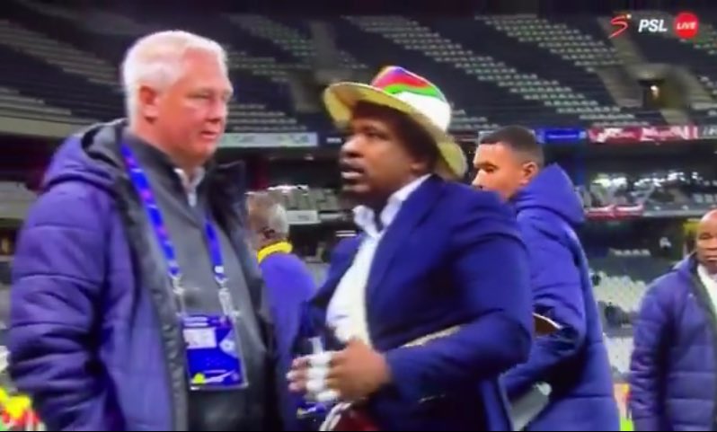 Sgadi28's tweet image. Bra Tim: Kanti kukhambani whee Flemming?

Ta Flemming: Yekela lentwana Tim, masithethe ngalecourt case. Bendithe mayicele uxolo, suke yandixelela ukuba utatomkhulu wayo wayedlalela iPirates, nokuba iankile yashiya ibride yayo at the alter for ibhola.