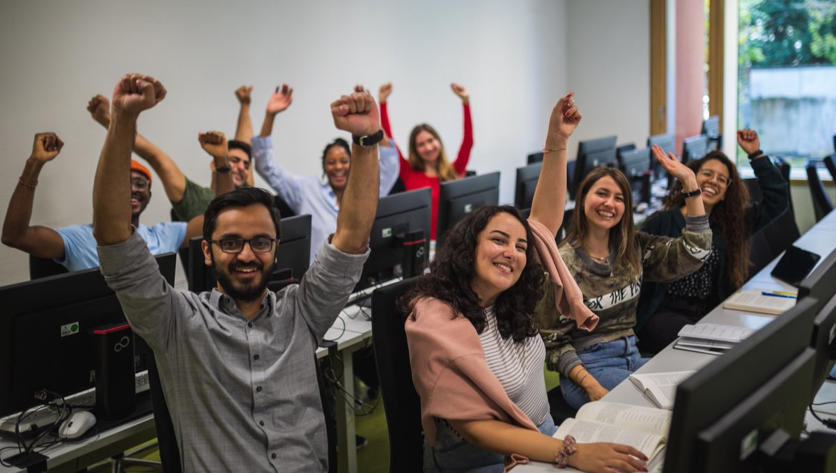 Studierende der #unibamberg haben ihre Fächer im CHE-Ranking erneut hervorragend bewertet. 🥳 In diesem Jahr standen Geographie, Informatik, Politikwissenschaft und – erstmals wieder seit 2011 – Soziologie im Fokus. Mehr: blog.uni-bamberg.de/campus/2024/ch…

📷 Benjamin Herges/Uni Bamberg