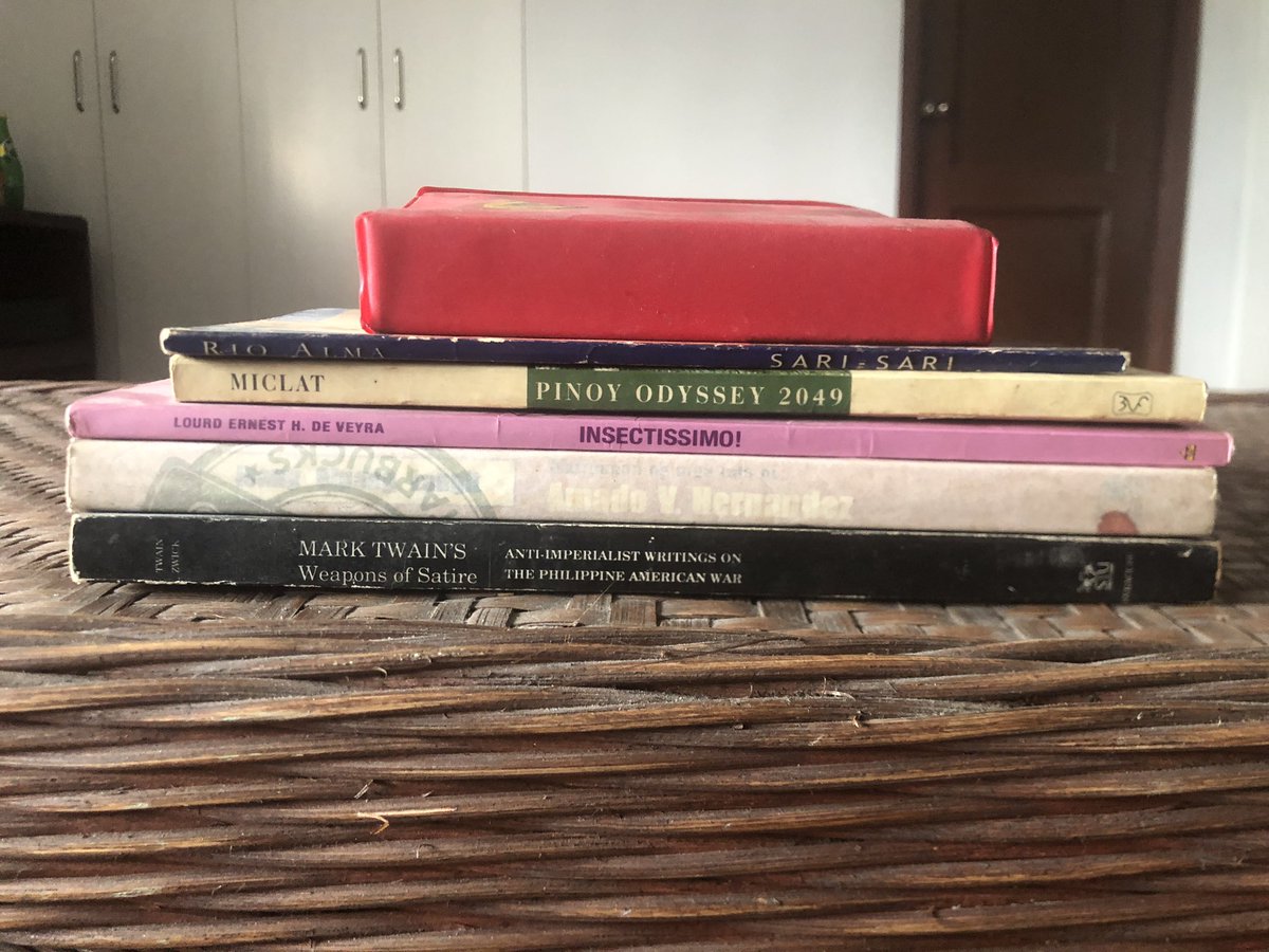 naiiyak ako. my gradeschool filipino teacher na tibak (from my family's school!) just gave me a bunch of his old books 😭😭 local old books are probably some of the most meaningful gifts to me :(( ♥️♥️