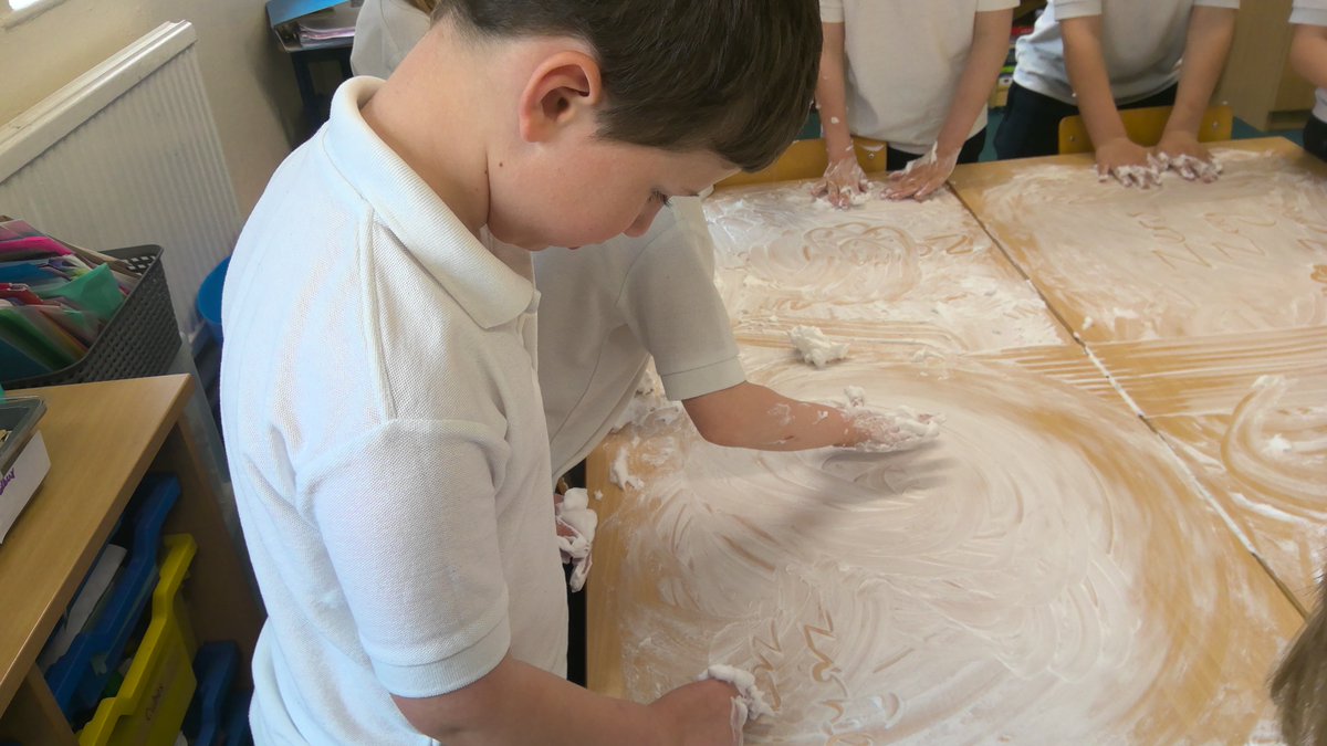 #HazlegroveYear2 enjoyed practicing their handwriting using foam this week! 
#HazlegrovePrePrep