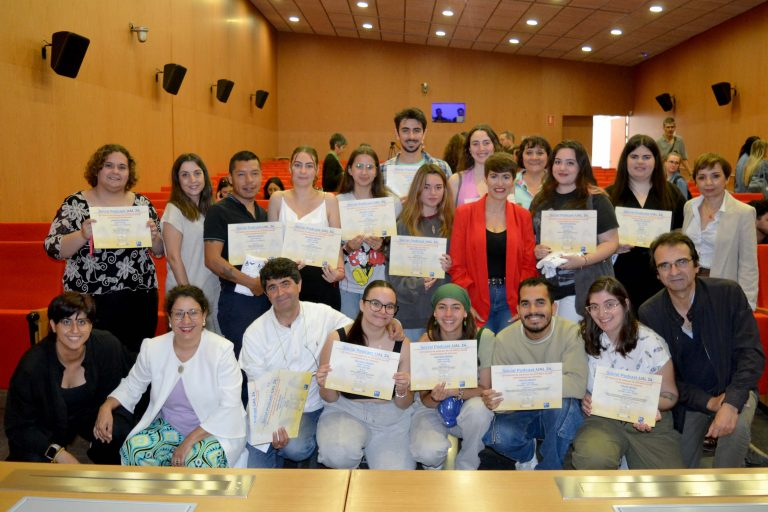 Entregados los premios del ‘III Festival social de pódcast UAL’ #podcasting  #innovación #universidad

<a href="/iMeMiNe/">Marta G. Navarro 🎙️📻</a> <a href="/ualescultura/">UALesCultura</a> <a href="/ualestudiantes/">UAL Estudiantes</a> <a href="/ualmeria/">Universidad de Almería</a> 
news.ual.es/formacion/entr…