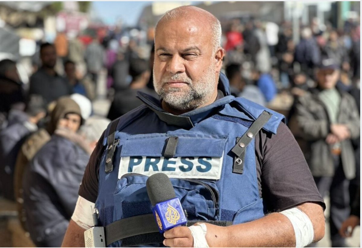 Wael Al Dahdouh, palestino Jefe de la Cadena de TV Al Jazeera en Gaza, denuncia que hasta el momento 137 periodistas han sido asesinados por las fuerzas israelies en Gaza, una cifra nunca antes vista en otra guerra, al recibir el Premio Internacional de Periodismo Julio Anguita