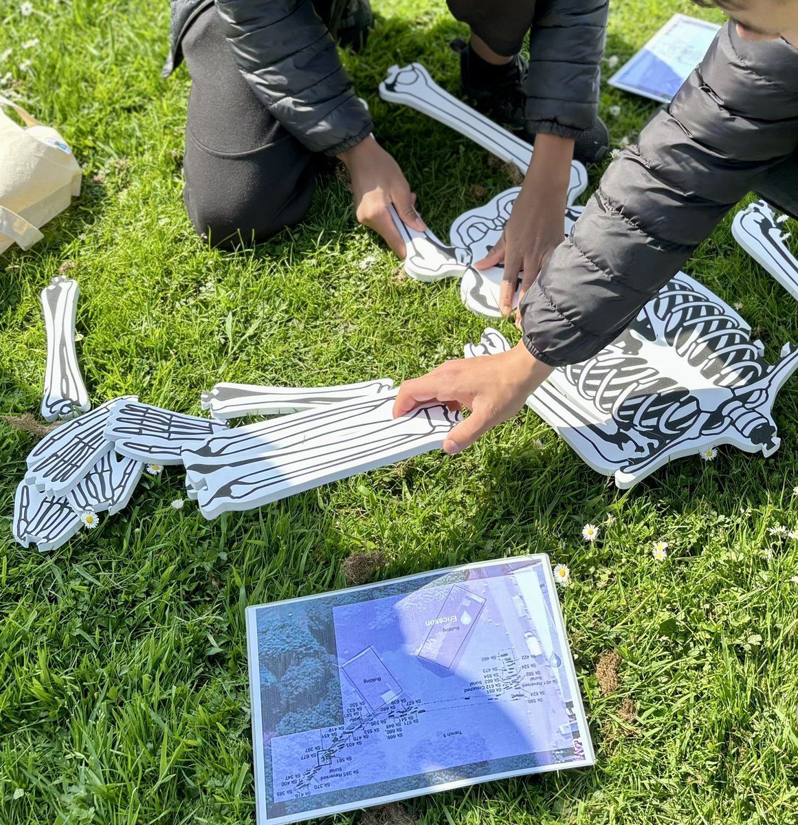 Archaeology Scotland Learning Team (@as_learn) on Twitter photo 😎The sun was out for our first #SPFoundation Attainment through Archaeology workshop with pupils from Musselburgh Grammar School🤩 <a href="/mgsonline/">Musselburgh Grammar School</a>
#MeaningfulMay2024
Developing #archaeology skills, exploring Newbattle Abbey and <a href="/aocarchaeology/">AOC Archaeology Group</a>’s excavation of the medieval cemetery☠️ 😎The sun was out for our first #SPFoundation Attainment through Archaeology workshop with pupils from Musselburgh Grammar School🤩 <a href="/mgsonline/">Musselburgh Grammar School</a>
#MeaningfulMay2024
Developing #archaeology skills, exploring Newbattle Abbey and <a href="/aocarchaeology/">AOC Archaeology Group</a>’s excavation of the medieval cemetery☠️