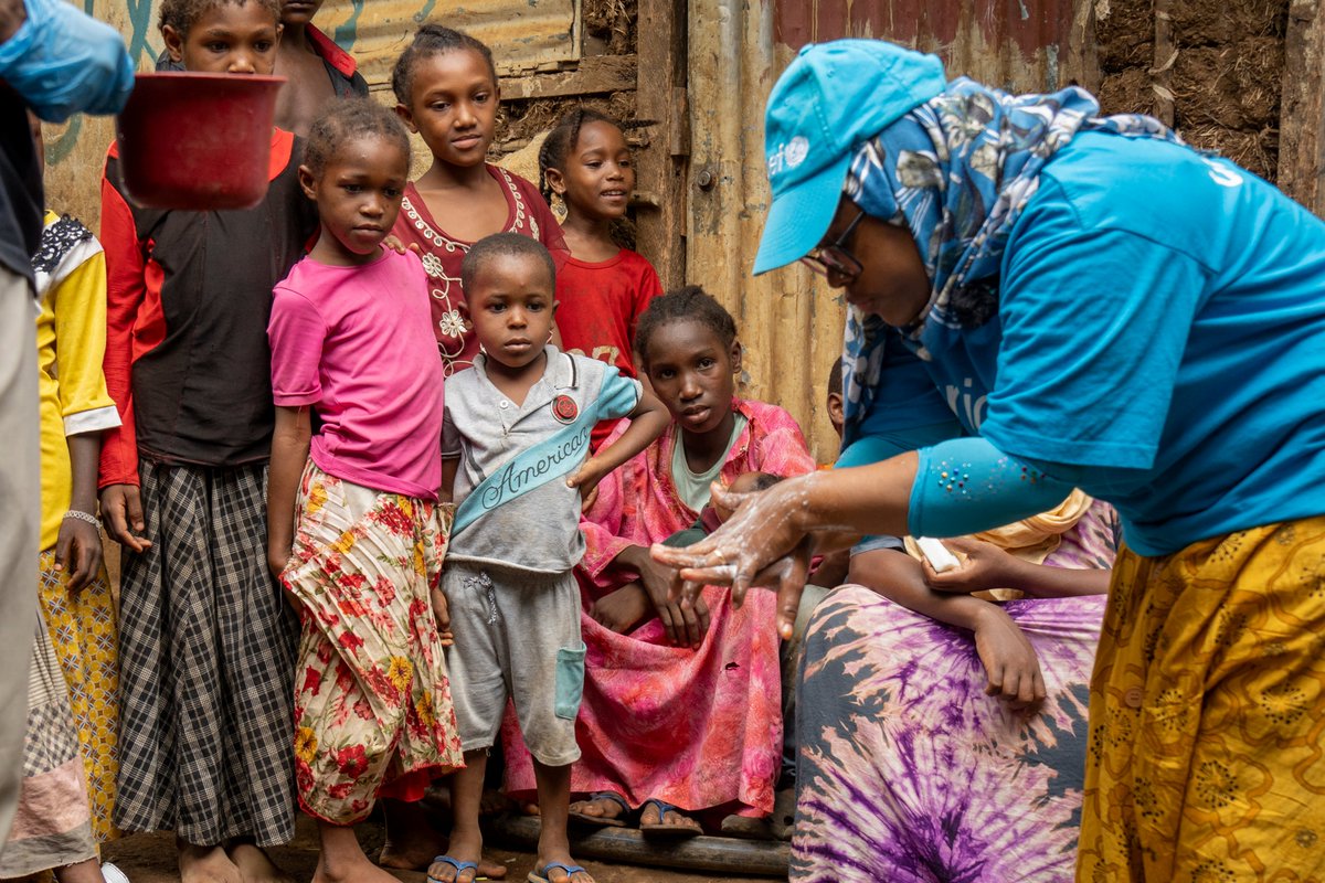 The EU is allocating €500,000 for the Comoros in response to a deadly outbreak of cholera in the island nation. The funding will help @eu_echo's partner @UNICEFComores carry out vaccinations, improve water & sanitation, disinfect homes & public spaces, train health staff & raise