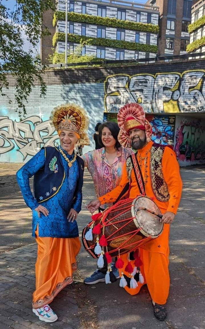 Thank you Komlaish Achall <a href="/AsylumGalleryWM/">Asylum Art Gallery</a> for having us entertain at MONUMENTS Exhibition, Chapel Ash Roundabout Underpass in #Wolverhampton 
#Arts #Culture #Bhangra