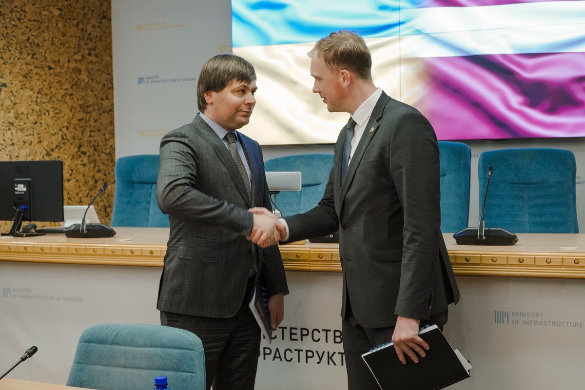 🇺🇦🇱🇻 Exports routes, Baltic ports, logistic chains & export of Ukrainian products were discussed with the delegation of the Republic of Latvia. We are grateful for the support and looking forward to strengthening our cooperation @ViktorsValainis mtu.gov.ua/news/35655.html