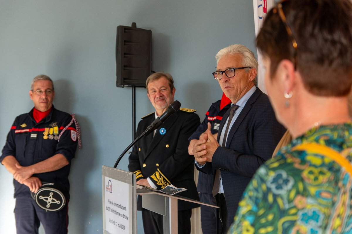 #PriseDeCommandement | Souhaitons la bienvenue à l’adjudant Jean-Christophe BON, nouveau chef de centre du centre d'#incendie et de #secours de Saint-Étienne-en-Bresse ! 👏 📸 @NicolasTitre