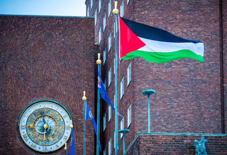 Ireland 🇮🇪 Norway 🇳🇴 Spain 🇪🇸 Today all three recognise Palestine as a free independent state. In doing so they recognise the right to freedom for the Palestinian people. They recognise humanity. Recognise Palestine 🇵🇸 Free Palestine 🇵🇸