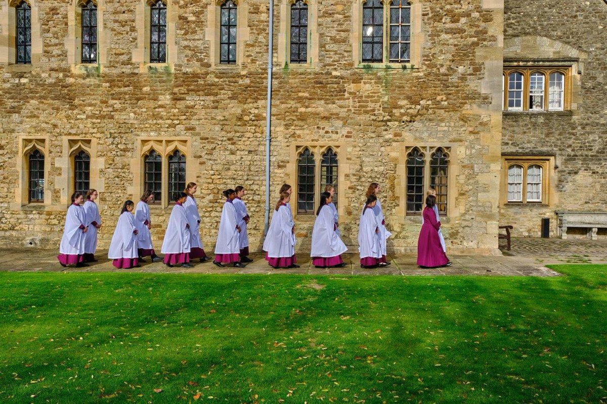 All are welcome to join us in Chapel at 6.15pm for Choral Evensong. Music by Cheryl Frances-Hoad and John Rutter. Livestream: youtube.com/live/JS6BG3xij… @CherylHoad @johnmrutter