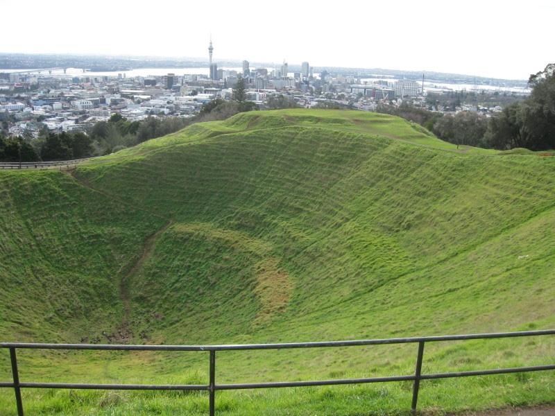 Site of a Maori fortified settlement built on top of the largest volcanic cone in Auckland. Extensive terracing cut into its sides where settlement houses were built and other activities undertaken. #HillfortsWednesday
More 1/