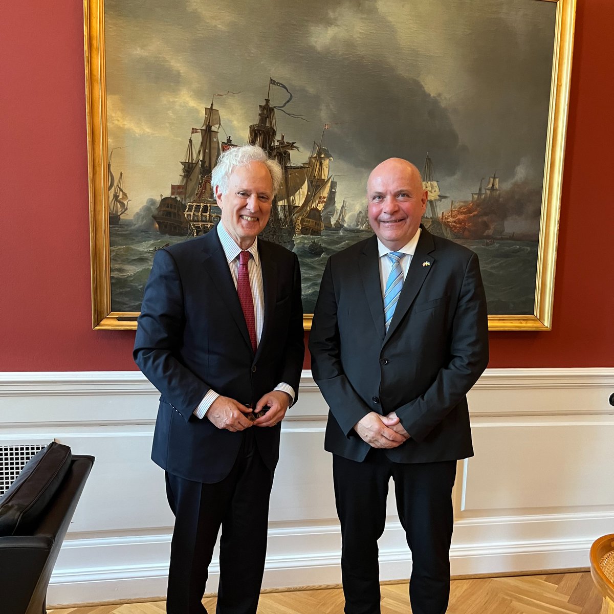 Great meeting with Speaker of the Parliament @SoerenGade yesterday! Always good to talk about the shared values and strong cooperation between the U.S. and Denmark. 🇺🇸 🇩🇰
