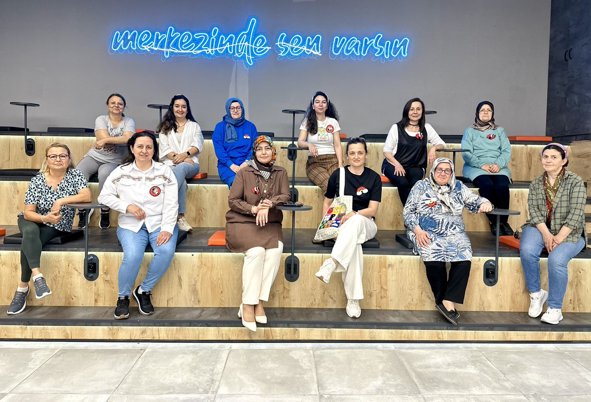beykozbeysem's tweet photo. Gümüş takı işlemeciliği - Punch ve kanaviçe atölyesi kursiyerlerimiz 1 günlük derslerini @vizyon360beykoz 'da işledi 🤩

Keyifli vakit geçiren kursiyerlerimiz, ürettikleri eserleri ile göz kamaştırdı. 😎 https://t.co/VnhON2NwgJ