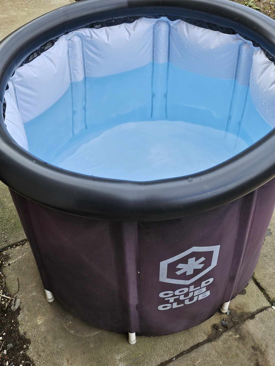 willie_180's tweet photo. @BoogsTweets Morning guys, I've got one of the pop-up ice baths.  10 minutes a time is easy money.  Let's do it #cashforkids https://t.co/WeQ0n9jdrW