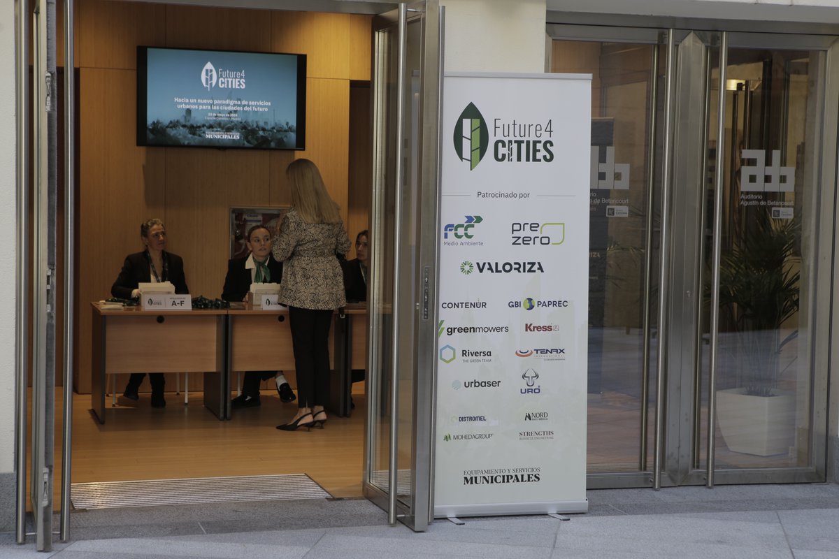 EySMunicipales's tweet photo. Especial mención a los #Patrocinadores de #Future4Cities que han hecho este evento posible:

🥇@FCC_MA, @PreZero_ES, @ValorizaSM
🥈@CONTENURes, #GBIPaprec, @greenmowers_es, #Kress, #Riversa, #TenaxInternational, @urbaser_, #URO
🥉@Distromel, #MOHEDAGROUP, #NordEasyIberica #STRENGTHS

¡Gracias!