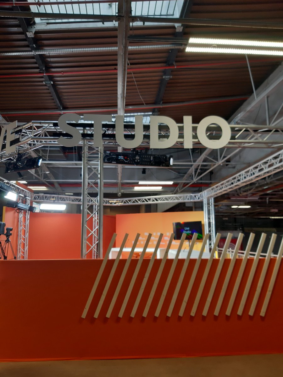 loutro1990's tweet image. Moi !!!
Je suis là Samedi 25

👉Je co-anime avec @tewoz un #ParlonsTech #WoGiTech à 15h30 au studio #Vivatech