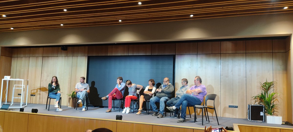 After the funny social event of the first day with the microscopoly night 🥸 we start this second day with the 20 years of the <a href="/RTMFM1/">MFM_Microscopy</a>  #ApiPhot