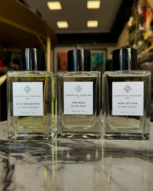 rosinaperfumery's tweet photo. Top 3 καλοκαιρινά και οικονομικά niche αρώματα για τον άντρα 📷 με 82€ τα 100μλ και 21€ τα 10μλ
1. Nice Bergamot
🍋🟩 κιτρώδες και ξυλωδες
2. The Musc
📷 άρωμα μόσχου και πούδρας
3. Mon Vetiver
📷βοτανικό και ξυλώδες
#essentialparfums #rosinaperfumery #sustainableperfume https://t.co/2hxx9NBuJC