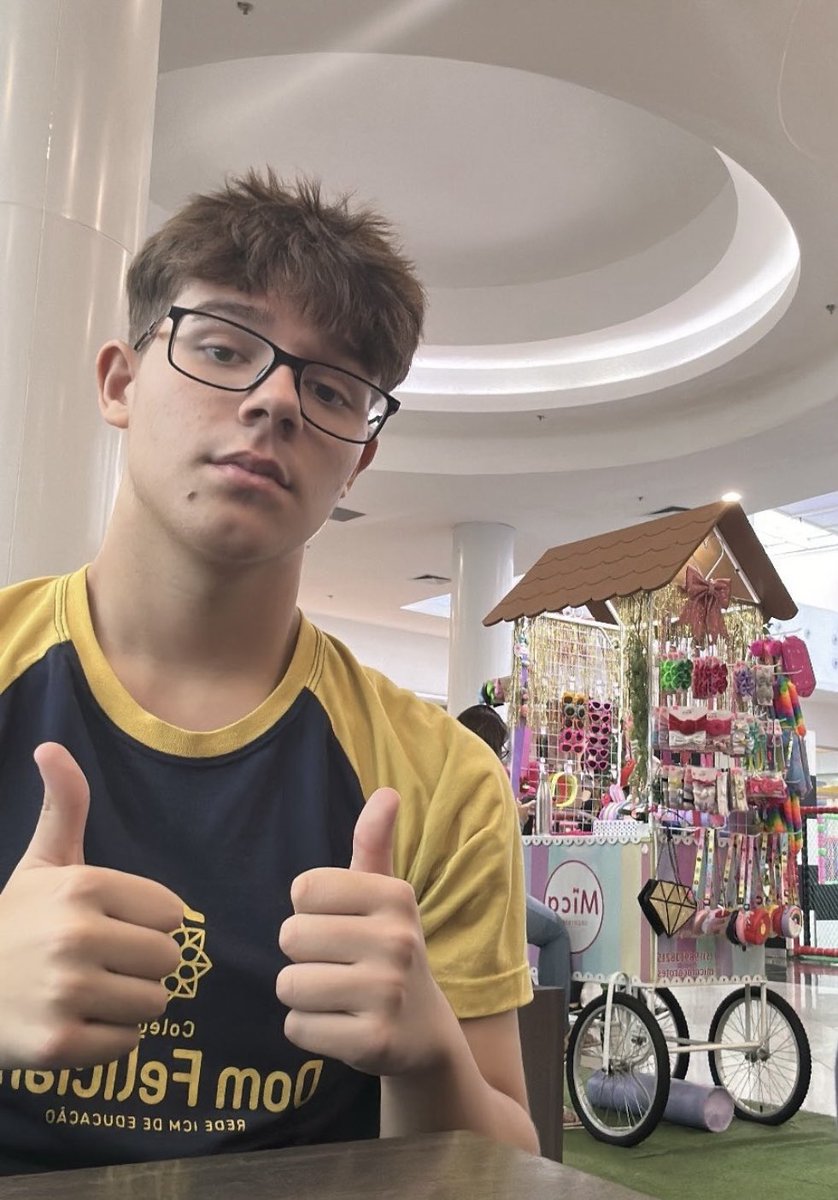 FIGHTZINCLUB's tweet image. O que tá na friendzone / O que tá comendo e gozando na cara