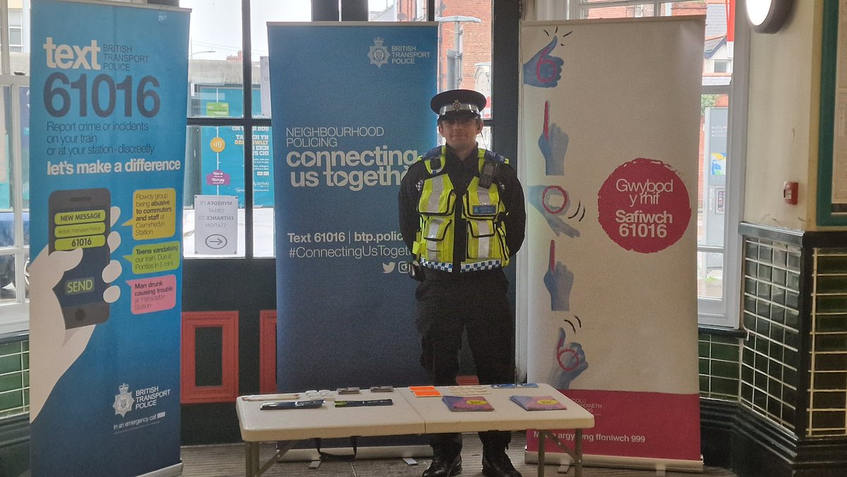 We are at #Rhyl engaging with members of the public and promoting methods of reporting incidents or concerns! 

#FocusedOnYourSafety
#GuardiansOfTheRailway