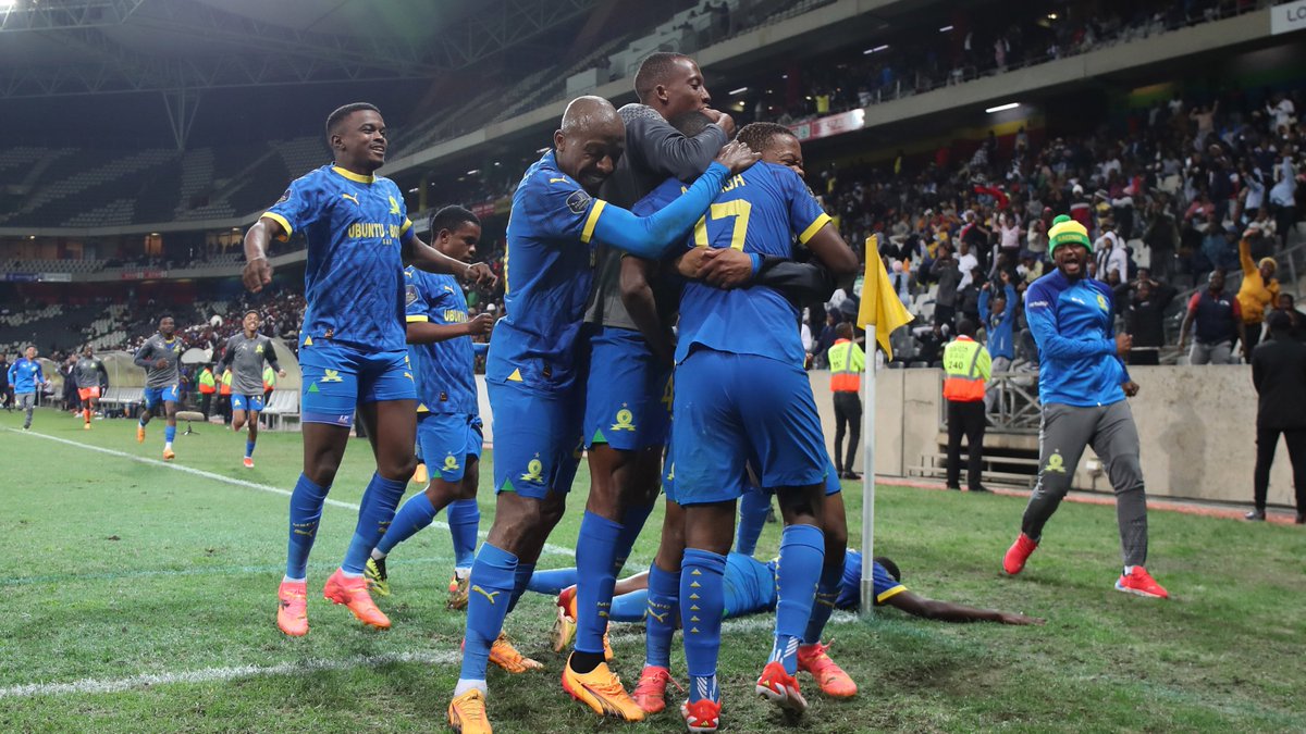 1 - Sundowns will end the season unbeaten away from home in the #dstvprem (W11 D4); only the second time a side has gone unbeaten on the road across an entire PSL campaign (also 2020/21 Sundowns). Gritty.