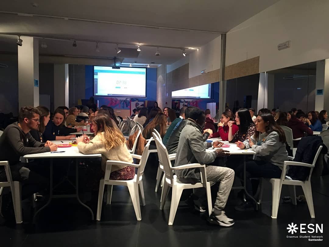 Mañana en el Espacio Jóven tendremos #Intercambiodeidiomas de la mano de <a href="/esnsantander/">Erasmus Student Network Santander</a> .
#gratuito para jóvenes de 15 a 30 años.
Más información en n9.cl/jovzy