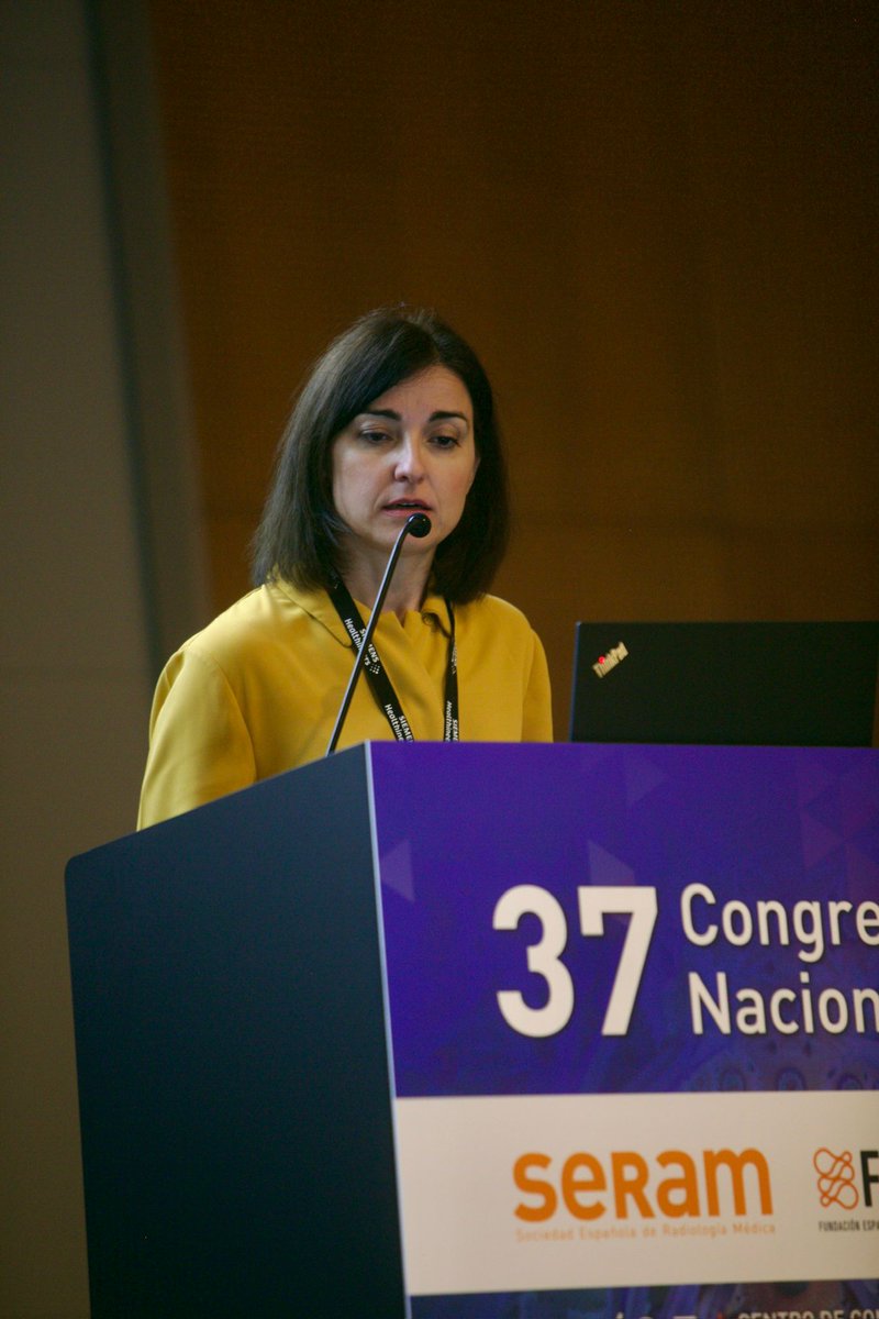 ¡Ya han arrancado las primeras ponencias de #SERAM2024 en las 13 áreas de subespecialidades y #TSID! 

📷Aquí el Dr. Juan Ramón Ayuso en su ponencia sobre la RM del #cáncer de recto 
📷La Dra. <a href="/ElenaSerrano91/">Elena Serrano</a>  ahondando en qué buscar en la TC de urgencias vasculares del paciente