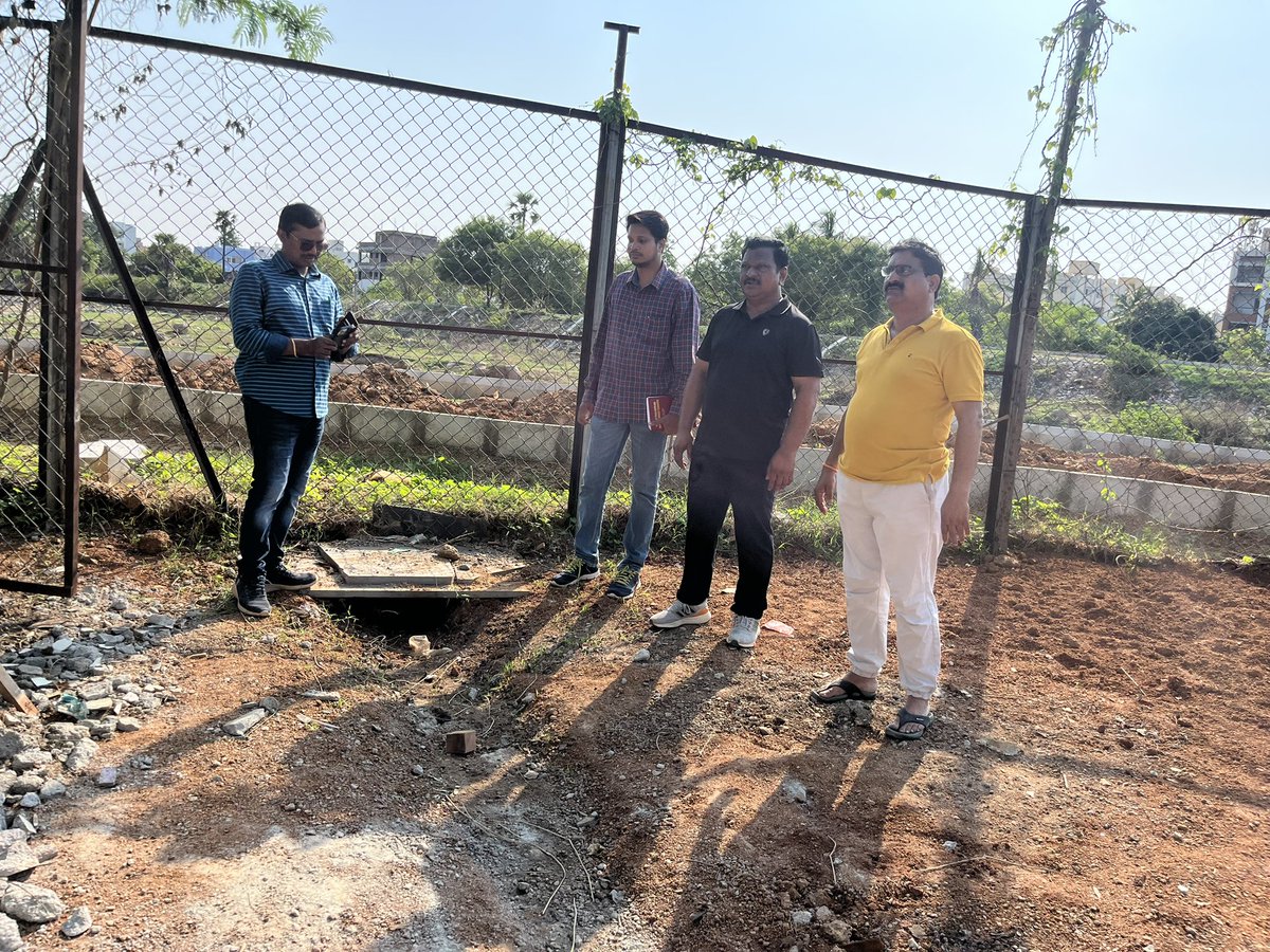Inspection of ongoing work at Kapra Lake today by @ZC_LBNagar Fencing, identifying and increasing inlets into the lake for storm water and prep work for plantation by UBD team. @CommissionrGHMC @DC_Kapra @AE_Ward01 @EE_Kapra @ee_lakesntd @GHMCOnline @savekapralake