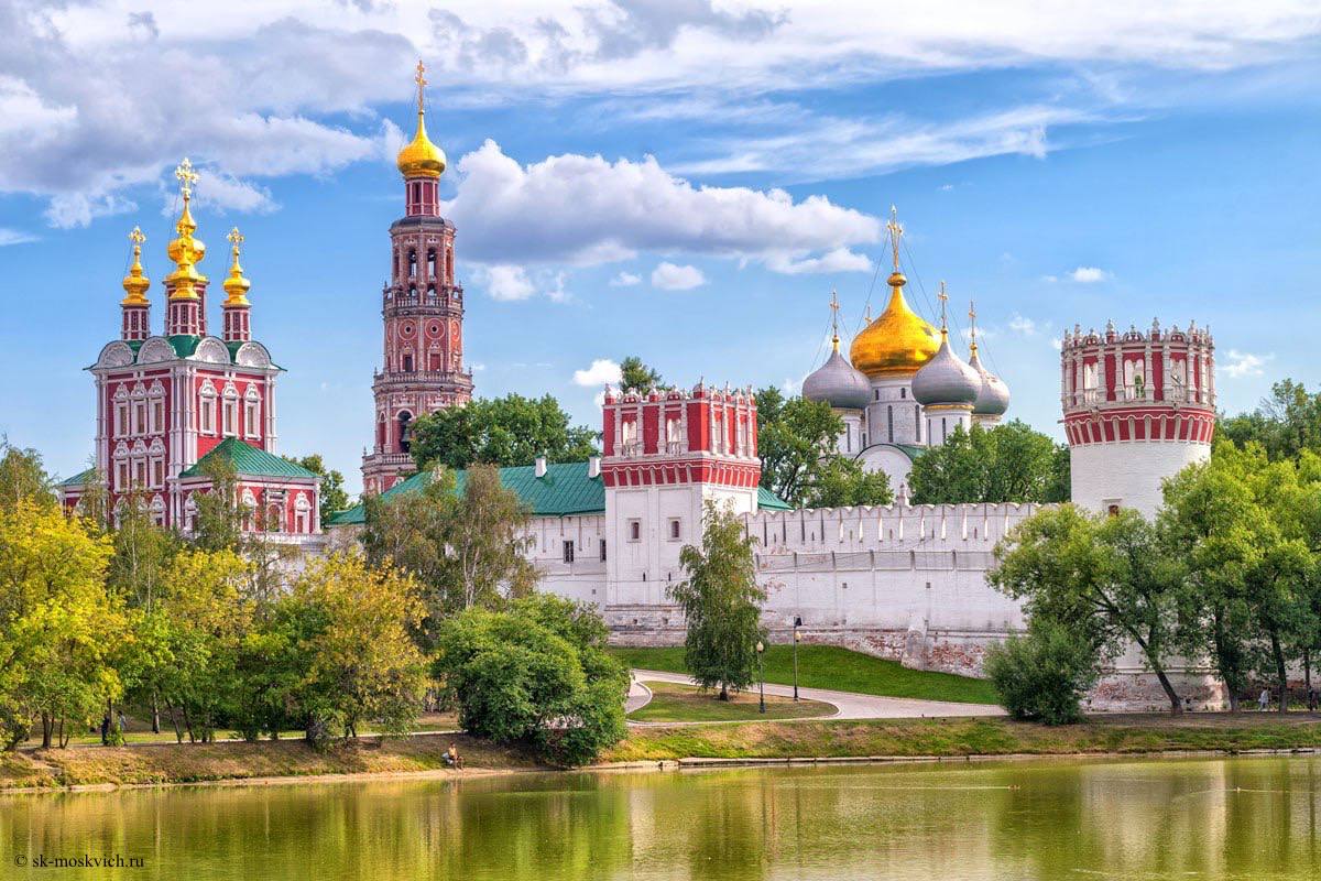 ☦️ #OTD in 1524 – 5️⃣0️⃣0️⃣ years ago, to the day – the Novodevichy Convent, most revered monastery in Moscow, was founded. It is famous for its Moscow Baroque style, key political & cultural-religious role in Russia's history. Btw, since 2004 it’s a UNESCO World Heritage Site.