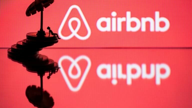 Loi Airbnb: l'abattement sur les revenus réduit à 30% pour tous les meublés, sauf ceux 'classés' l.bfmtv.com/h6Ic