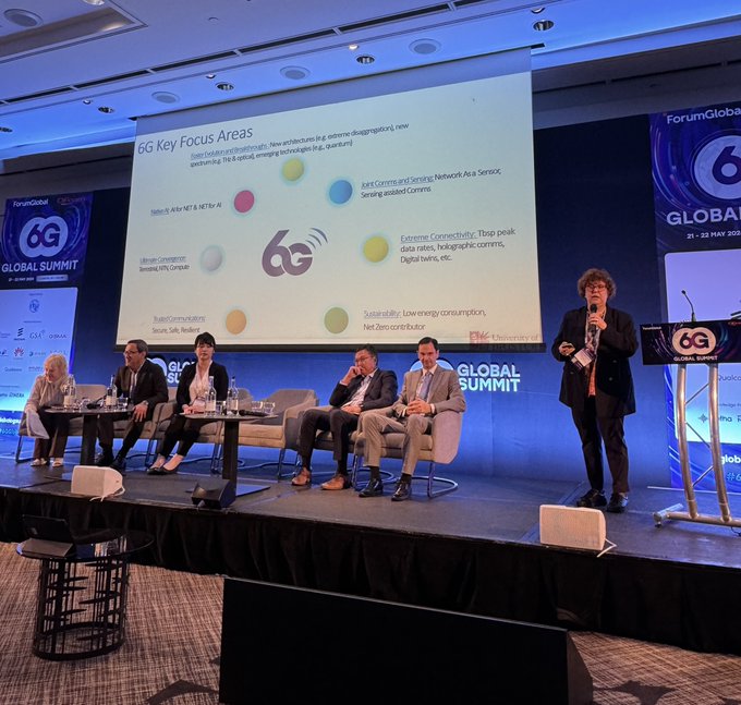 Great to see @Dsimeo on the panel yesterday for 'Shaping the 6G reality -what are we trying to achieve?' at @ForumEurope's 6G Summit...more to come today with day 2 of the summit, plus some of the team heading to The university of York for our next #FONRC collaboration event 🏃