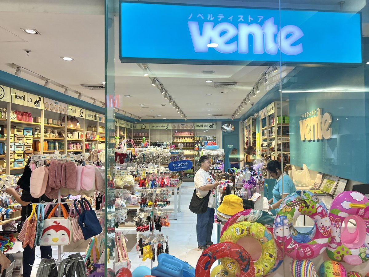 The weather can get hot after the rain, so if you don’t have a mini fan yet, this is your sign to get one! Choose from adorable designs that are perfect for you and your kids! 🪭🌧️☀️ Shop now at 📍Vente, Ground Floor, Ali Mall! #AranetaAt70 #CityOfFirsts #AranetaCity #AliMall