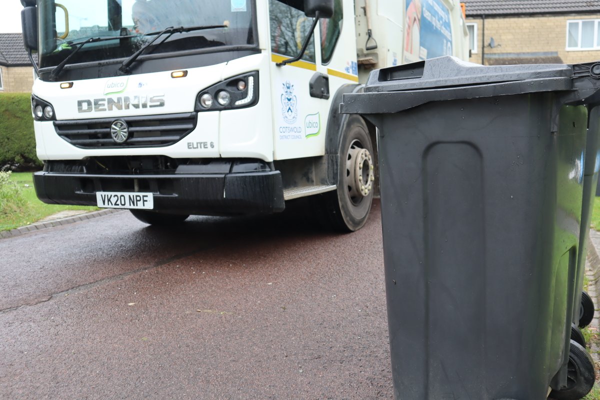 A reminder to residents that waste and recycling collections will be going ahead as normal on the Late May Bank Holiday on Monday 27 May 🌼 📅 Need to check when your upcoming collection days are? You can find them here 👉 cotswold.gov.uk/binday