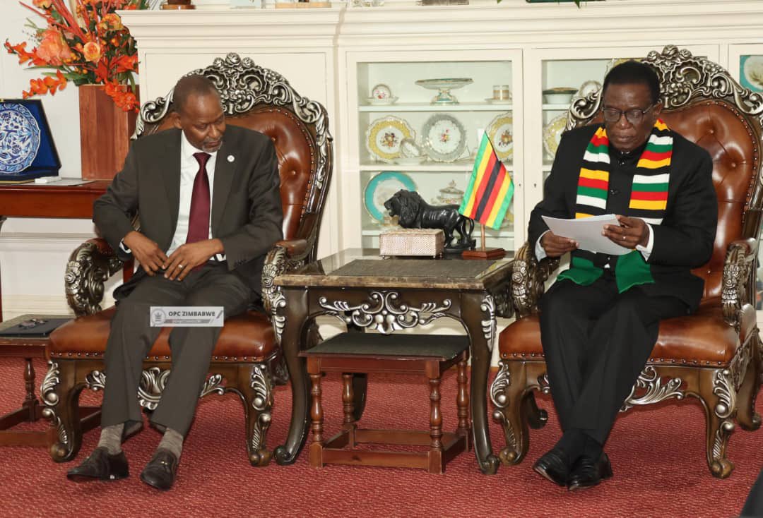 H.E. President @edmnangagwa meets the Sadc Executive Secretary, H.E. Elias M. Magosi, accompanied by Mr Mubita Luwabelwa, Sadc Director, Policy, Planning & Resource Mobilisation, Mr Sadwick Mtonakutha, Director Finance, Investment & Customs & Ms Barbara Lopi, Communications.