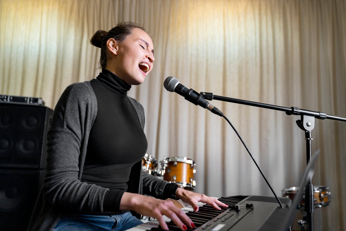 Pere Godall realizará un curso en el <a href="/COIBarcelona/">Col·legi d'Infermeres i Infermers de BCN (COIB)</a> sobre la educación de la voz y salud vocal en el ámbito de la prevención de riesgos laborales. 🗣️

🗓️ 17 y 19 de junio
🕢9 a 13h
📍Barcelona

Tienes hasta el 27 de mayo para inscribirte ➡️ loom.ly/s3YDnps