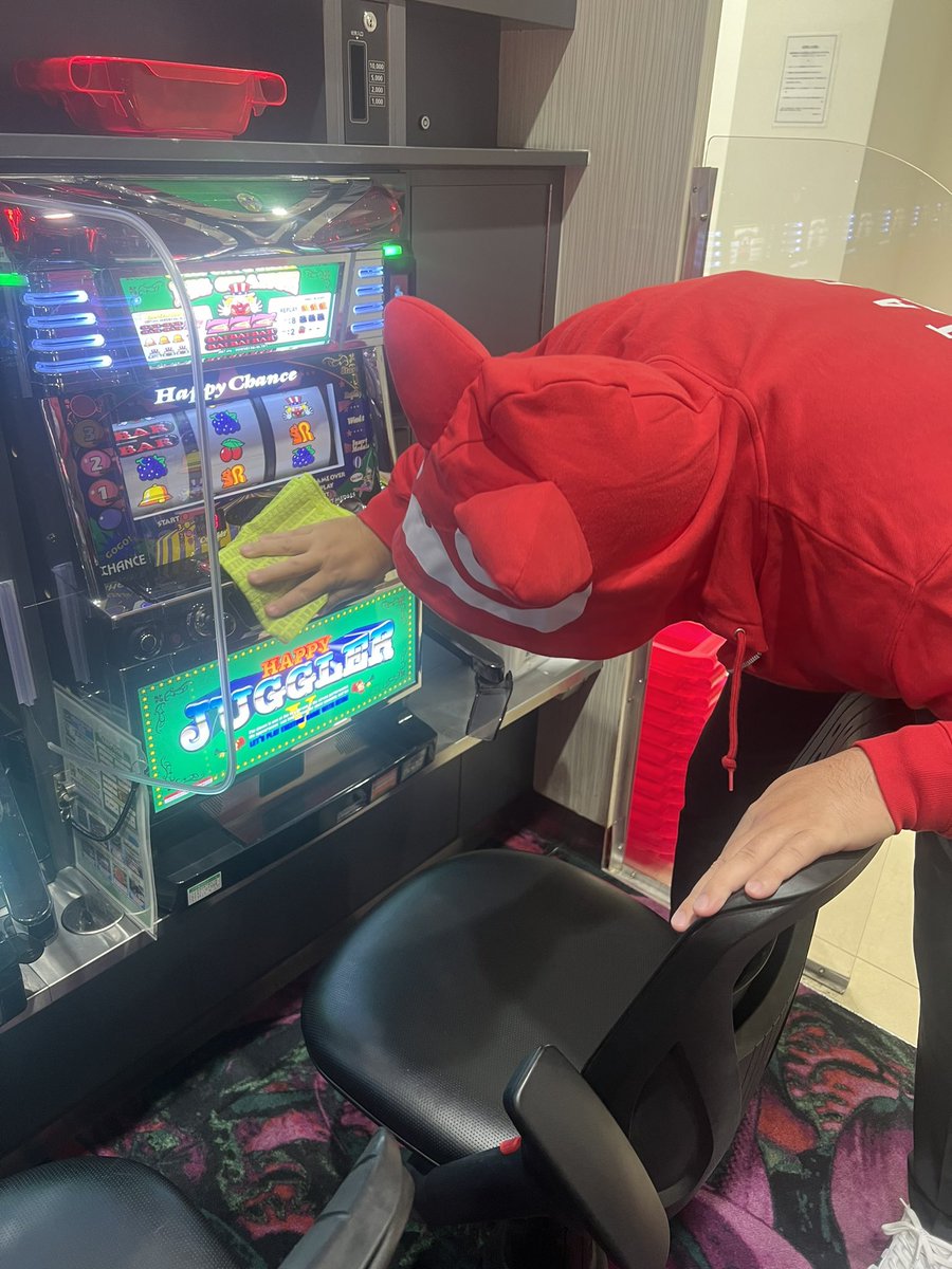 Maruhan_Happy's tweet photo. 今週は
#マルハン 
#創業WEEK
67周年を迎え
これからもこれからも
#FOUNDINGWEEK

スロットのメダル機
最近エラーが出ているとのことで
 ハッピーがハッピーを
全台メンテナンス済み✨ https://t.co/8q8Oc8W5jA