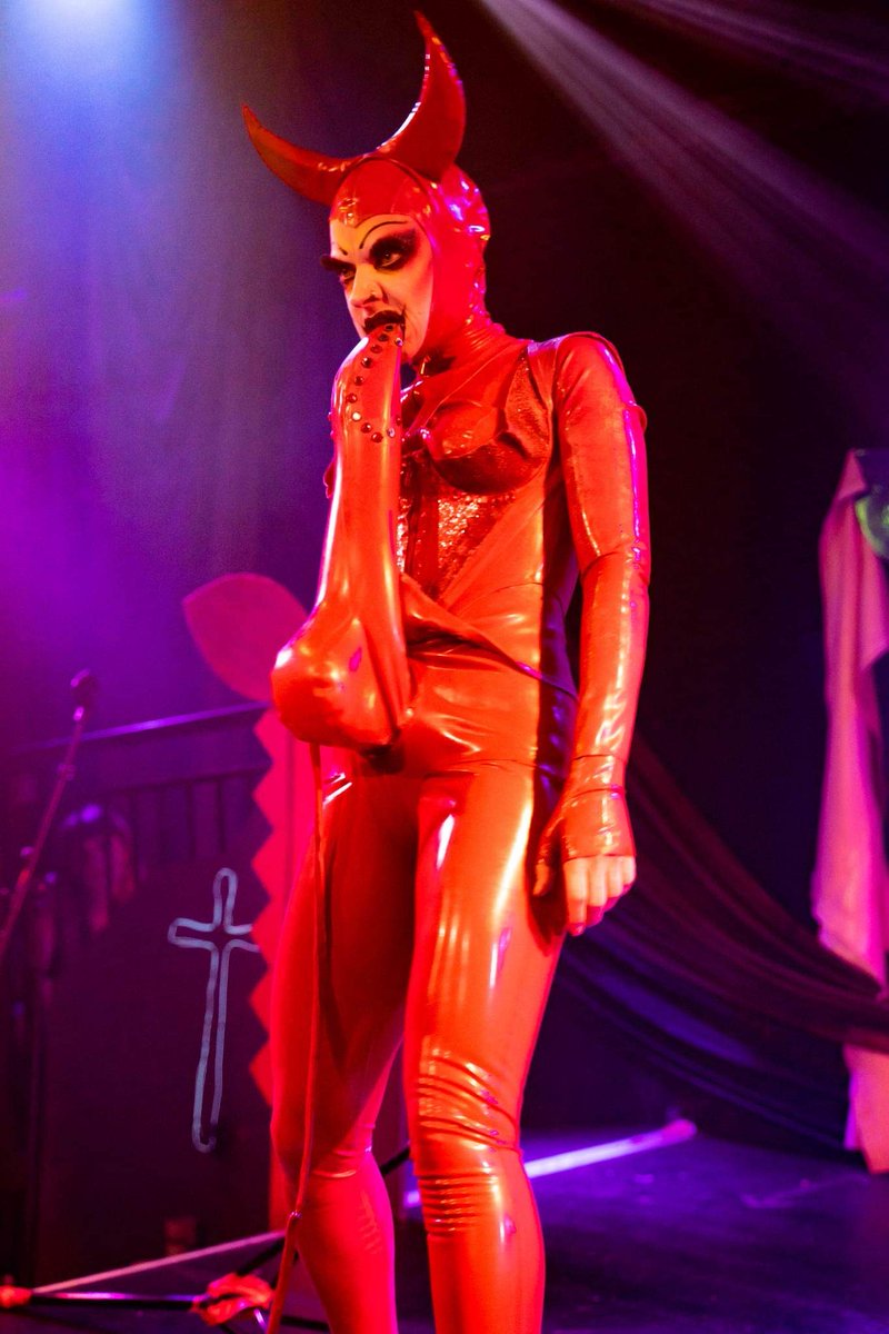 Calling all rubber lover. We always have four stage shows from the likes of Marnie Scarlet at the next Rubber-Cult.com 
 
28th September - ticketline.co.uk/order/tickets/…