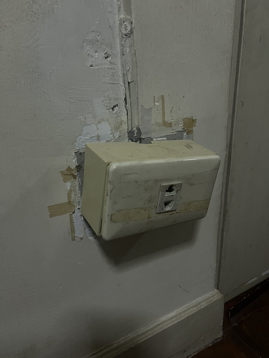 ถ้าเราชาจแบตด้วยปลั๊กนี้เราจะเป็นไรไหมนะ