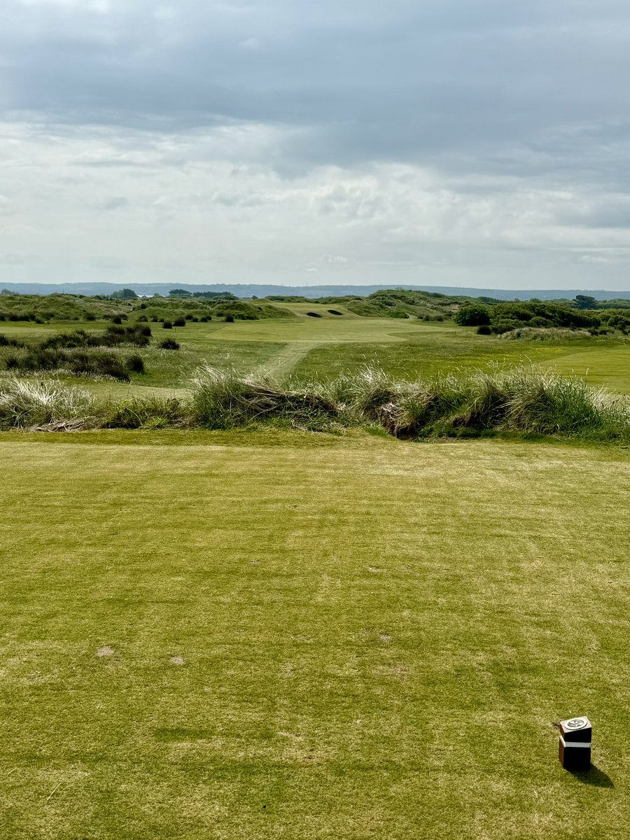Hole 10, Saunton East 📍 

This hole gets better every time I see it. A Par 4 where all the tee shot asks you is to find the fairway… The approach however asks for absolute precision….

@SauntonGolfClub 
#golftwitter