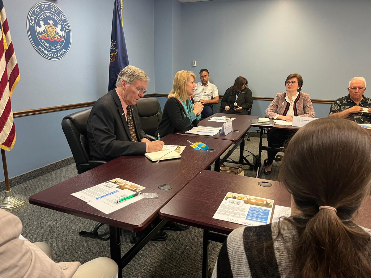🚂 #Whistlestops4UKR has arrived in @CityofEriePA! GMF Pres. @HConleyGMF & 🇺🇦 Embassy First Secretary Kateryna Smagliy are joining a conversation w/ Mayor @JosephSchember's New Americans Council of recently resettled immigrants.

Learn more about the tour: gmfus.org/whistlestops