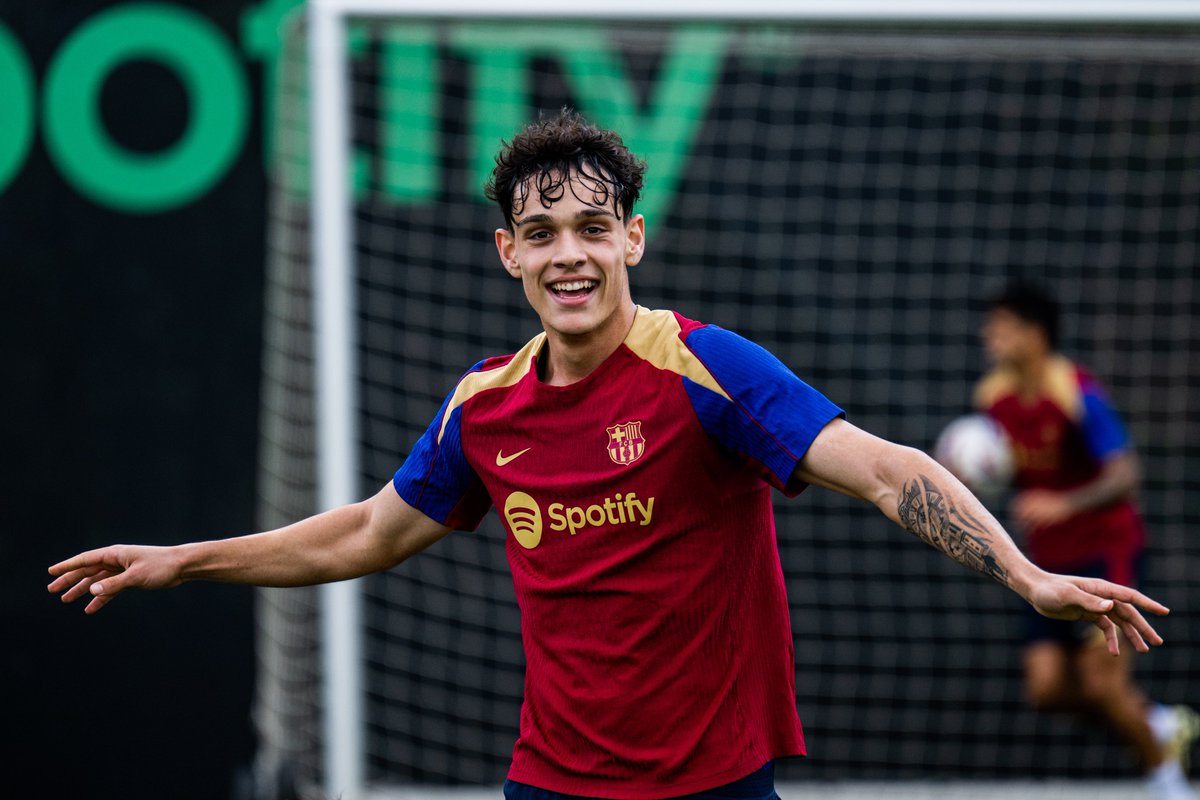 FCBarcelona's tweet photo. Happy Wednesday 🥰 https://t.co/dRE5zgfncZ