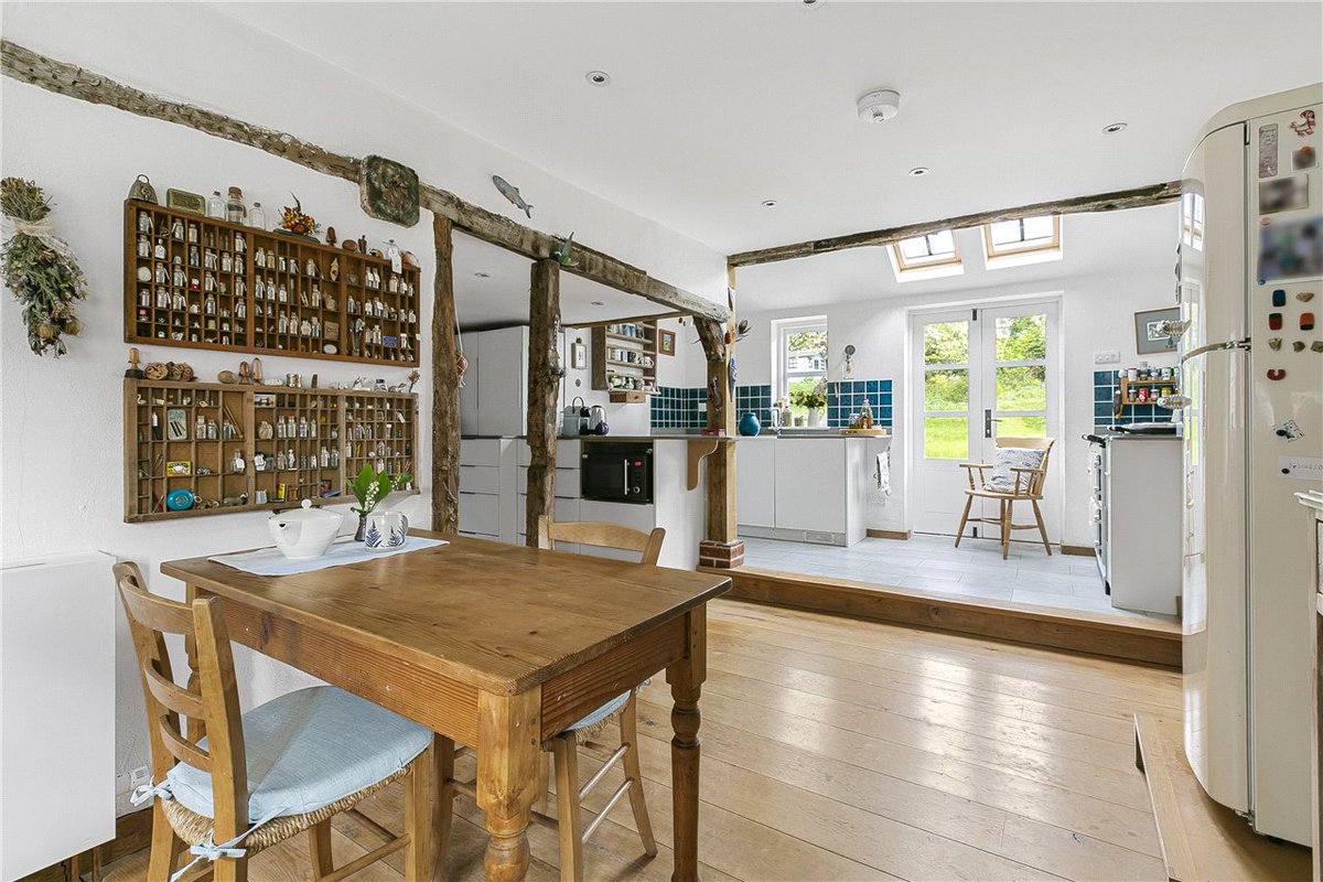 ashtonsProp's tweet image. A delightful five bedroom, Grade II listed detached character home in a superb central village location 🏡

This gorgeous home oozes charm and beautiful period features. 

📍Church Lane, Kimpton | Guide Price £1,750,000

#hertfordshire #ashtons #newhome #beautifulproperty