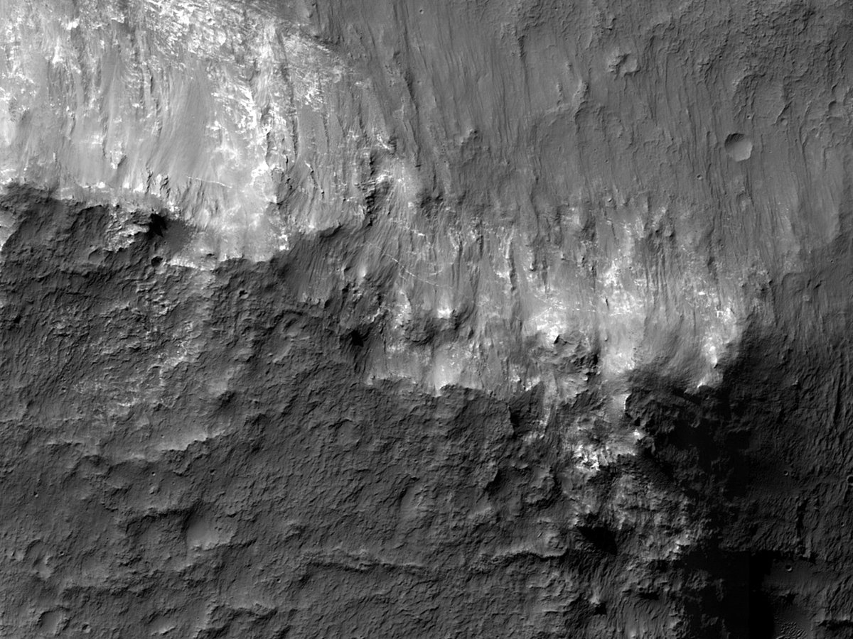 HiRISEPortugues's tweet photo. Monitoramento de ravinas em Ariadnes Colles

número: ESP_052821_1455
data de aquisição: 02 novembro 2017
altitude: 254 km

https://t.co/P0vUtW9BjN
NASA/JPL-Caltech/UArizona
#Marte #NASA #ciência #português https://t.co/9i96K0Q8kq