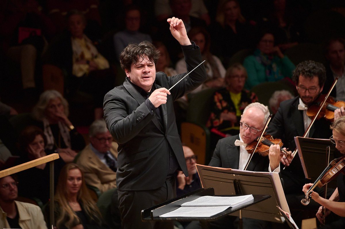 ibercamera's tweet image. Concert de cloenda del 40è aniversari ahir a L’Auditori amb una memorable versió del Romeu i Julieta de Prokófiev a mans de l’Orquestra Nacional de França i Cristian Mâcelaru. A la primera part, una sentida interpretació del 2n Concert de Chopin amb Alexandre Kantorow.