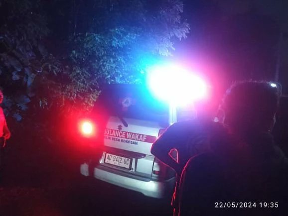 [Breaking News] Telah ditemukan mayat di dalam sumur di desa Joho, Prambanan, klaten. Info sementara didalam sumur +-2 mingguan. Posisi masih menunggu pihak terkait untuk evakuasi.