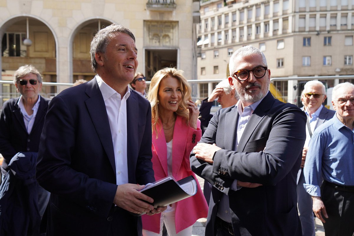 raffaellapaita's tweet photo. Con @matteorenzi oggi in Lombardia: prima a Mantova per lanciare con #StatiunitidEuropa la 18App europea! 
Perché un’Europa senza cultura, é un’Europa senza anima. 
E poi a Cremona per visitare un’azienda di produzione di latte, un’eccellenza assoluta. 
Perché il mondo agricolo italiano contribuisce con i suoi prodotti di qualità a far crescere l’Europa e vuole semplificazioni e crescita.
