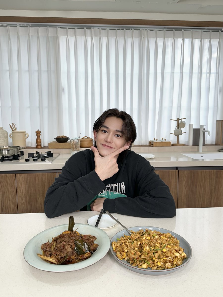 How did you like chef LUCAS? 🙂🍴

➫ youtu.be/cjOEXUUpKB8?si…

#LUCAS #루카스
#Indonesia